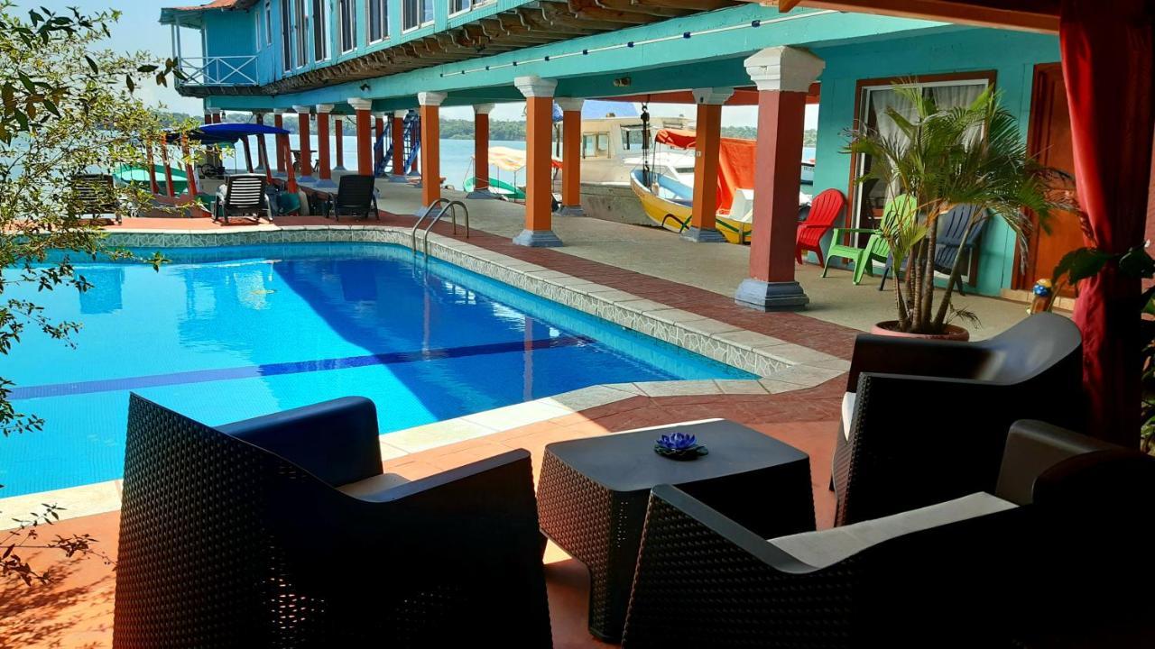 Hotel El Delfin Livingston Exterior photo